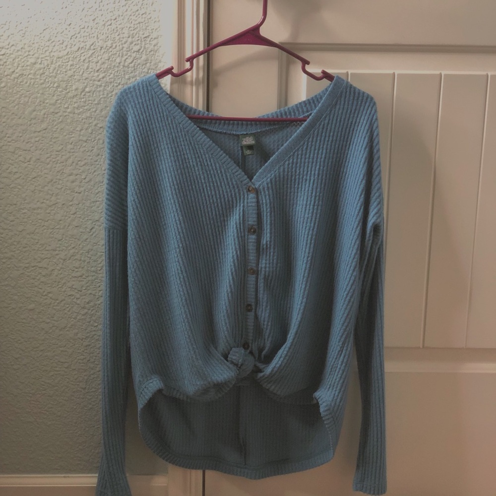 Blue long sleeve tie in front